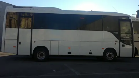 Minibus Otokar Navigo bianco, vista laterale