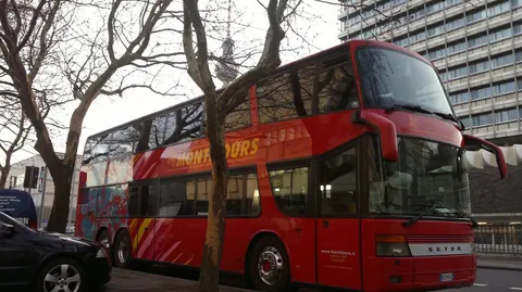 Pullman Setra a due piani rosso a Berlino