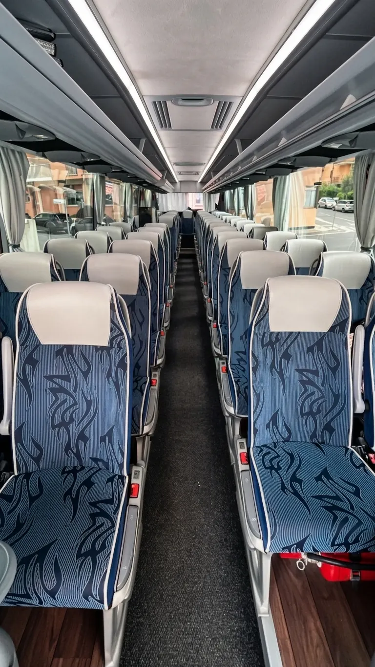 Interni dell'allestimento bianco-blu